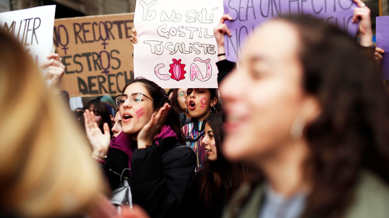 Mulheres realizam protesto em defesa dos direitos femininos, durante o Dia Internacional da Mulher, em Barcelona, na Espanha - 08/03/2018