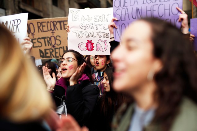 Mulheres realizam protesto em defesa dos direitos femininos, durante o Dia Internacional da Mulher, em Barcelona, na Espanha - 08/03/2018
