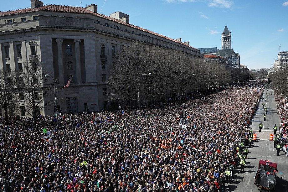 Manifestantes participam de em protesto contra armas de fogo, denominado 'March for Our Lives', em Washington - 24/03/2018