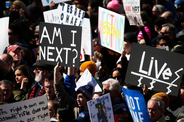 Manifestantes participam de protesto contra armas de fogo, denominado 'March for Our Lives', em Washington - 24/03/2018