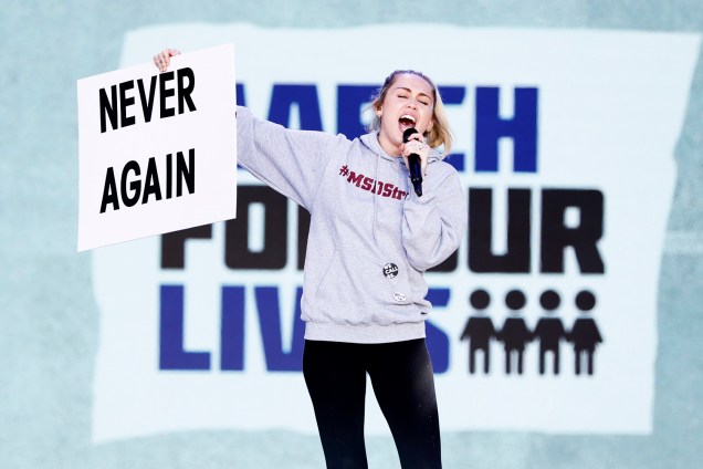 A cantora Miley Cyrus realiza apresentação durante protesto contra armas de fogo, denominado 'March for Our Lives', em Washington - 24/03/2018