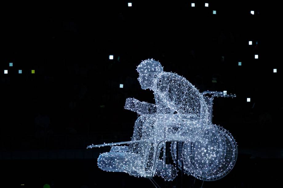 Uma escultura de luz é vista durante a abertura das Olimpíadas Paralímpicas de PyeongChang, na Coreia do Sul