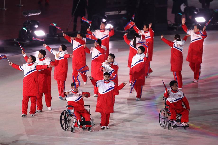 Delegação da Coreia do Norte durante a abertura das Olimpíadas Paralímpicas de PyeongChang, na Coreia do Sul