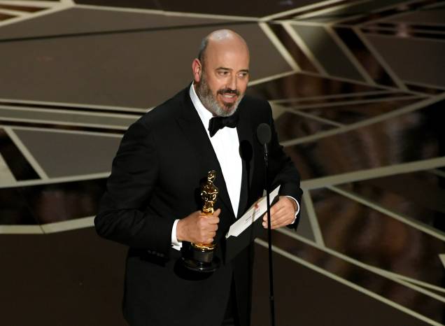 O figurinista Mark Bridges leva o Oscar de melhor figurino por 'Trama Fantasma'