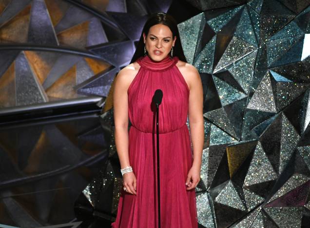 A atriz Daniela Vega fala durante o Oscar 2018