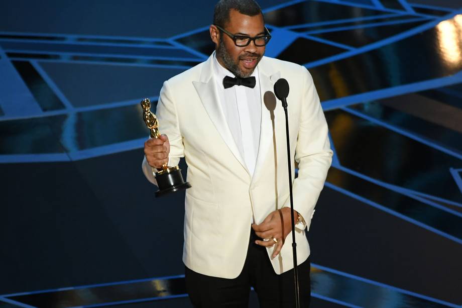 Jordan Peele recebe o Oscar de melhor roteiro original por 'Corra!' Jordan Peele recebe o Oscar de melhor roteiro original por 'Corra!'