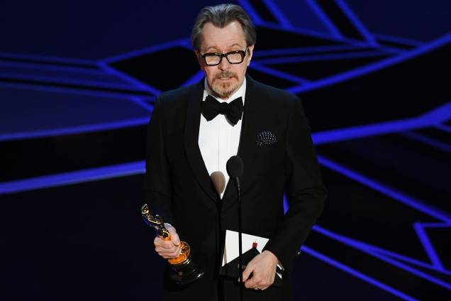Gary Oldman recebe o Oscar de melhor ator por 'O Destino de uma Nação'