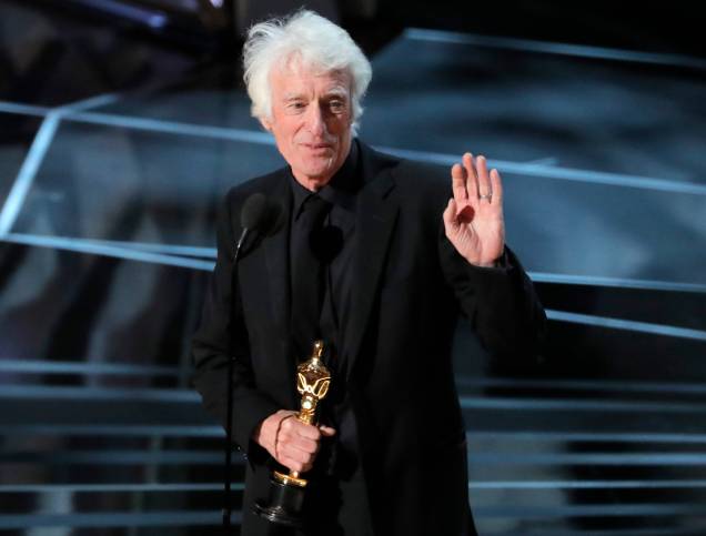 O diretor de fotografia Roger Deakins recebe o Oscar de fotografia por 'Blade Runner 2049'