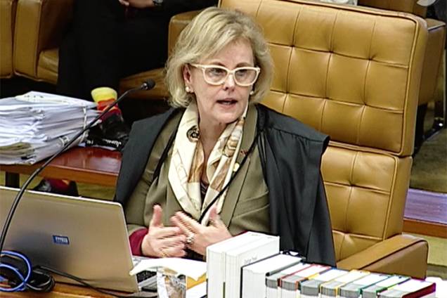 Rosa Weber profere voto durante sessão do STF que julga habeas corpus preventivo de Lula Rosa Weber profere voto durante sessão do STF que julga habeas corpus preventivo de Lula