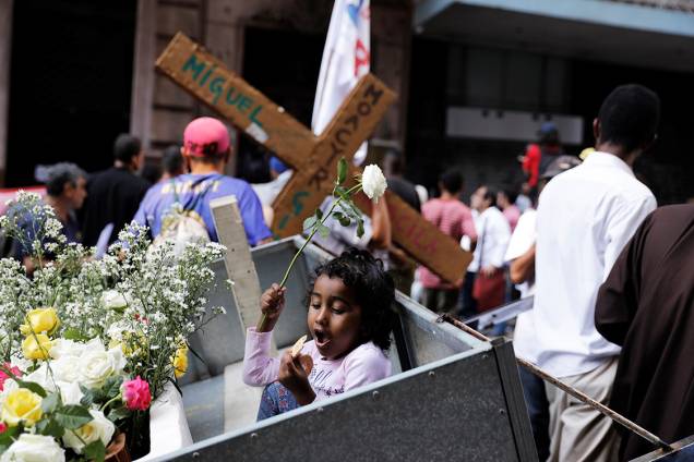 Fiéis participam de procissão de Sexta-feira Santa, em São paulo Fiéis participam de procissão de Sexta-feira Santa, em São paulo