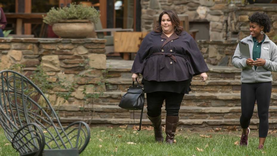 Chrissy Metz interpreta uma mulher que luta contra a obesidade