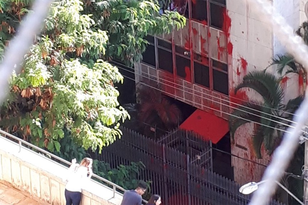 Apartamento de Carmen Lúcia é vandalizado em BH