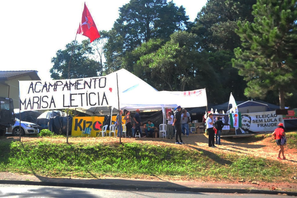 O acampamento " Marisa Leticia"