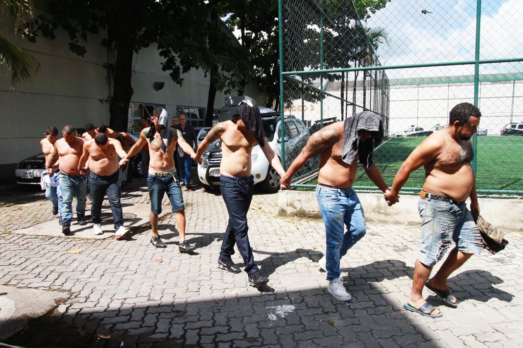 Presos após operação da Polícia Civil para combater milícias em Santa Cruz, no Rio de Janeiro (RJ) - 07/04/2018