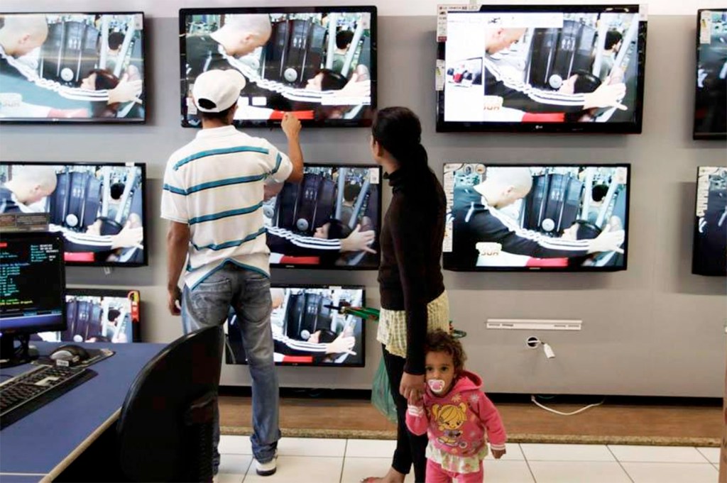 Televisores à venda em loja das Casas Bahia