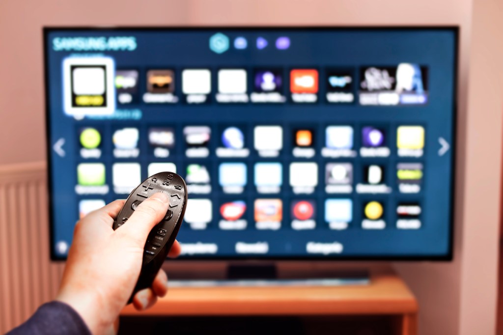 Acesso à internet pela TV cresce 40% em 2017, aponta IBGE, Economia