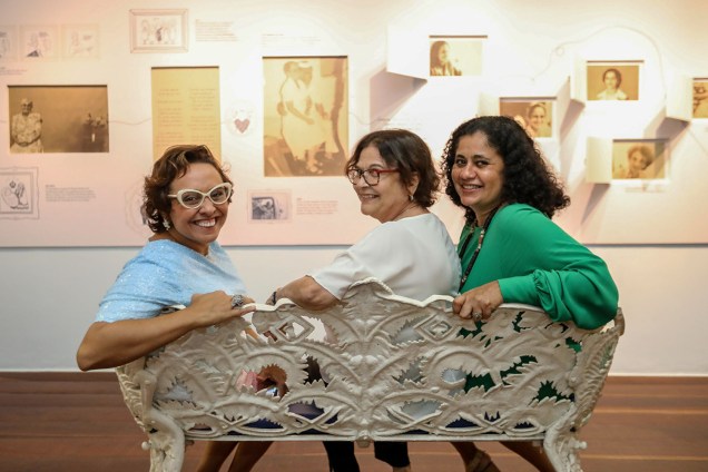 Elaine Hazin, Tania Fraccaroli e Ju Velloso, curadoras da exposição