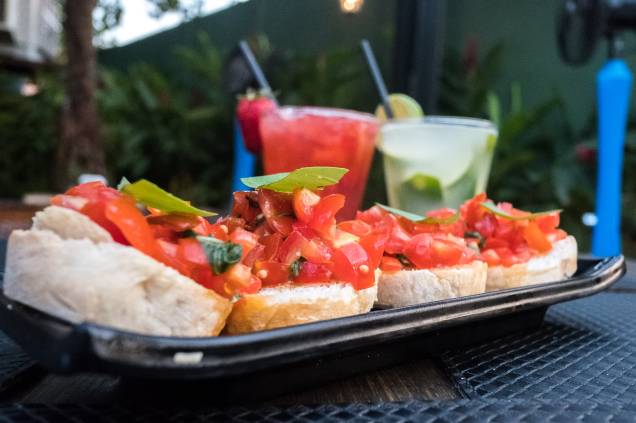 Entrada: Bruschetta napolitana Entrada: Bruschetta napolitana