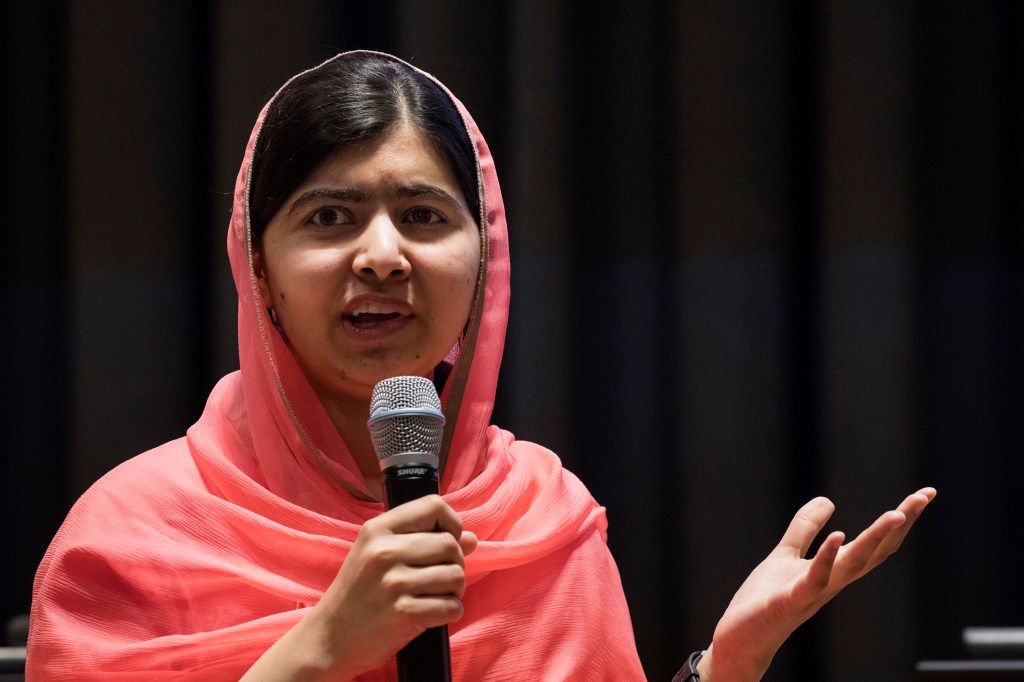 Malala Yousafzai fala durante uma cerimônia para nomeá-la como Mensageira da Paz das Nações Unidas na sede da ONU, em Nova York - 10/04/2017