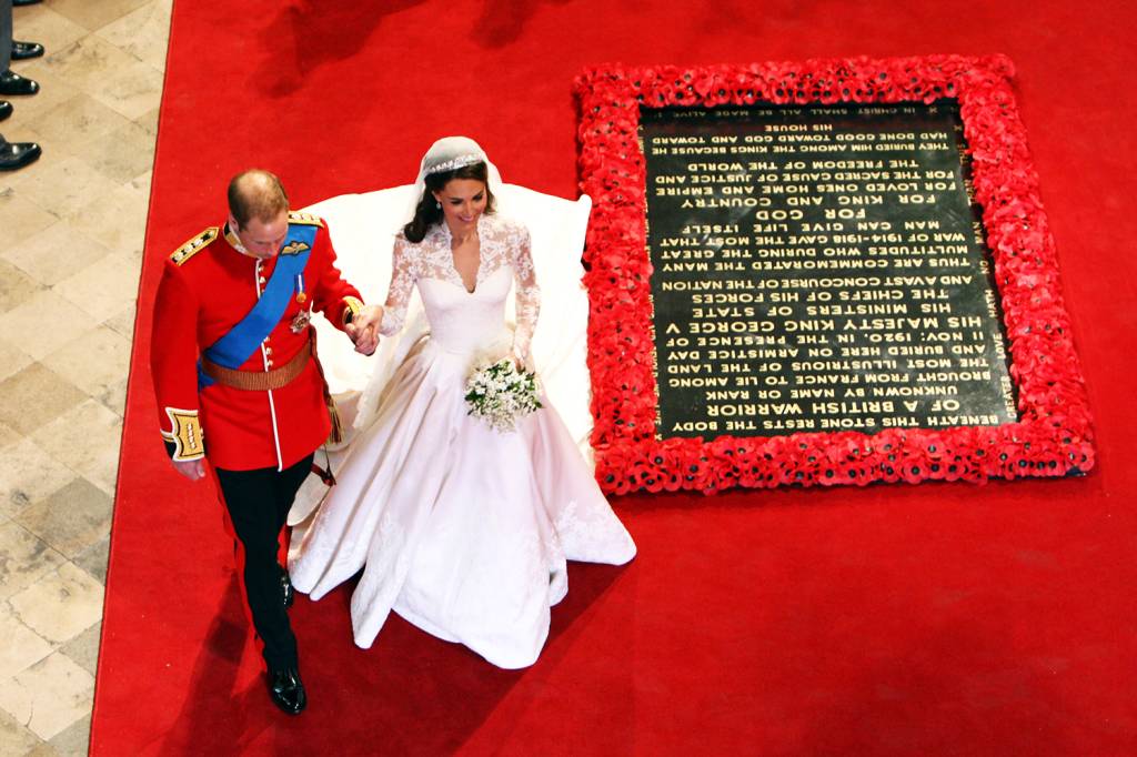 Kate Middleton e Príncipe William deixam a Abadia de Westminster após cerimônia - 29/04/2011