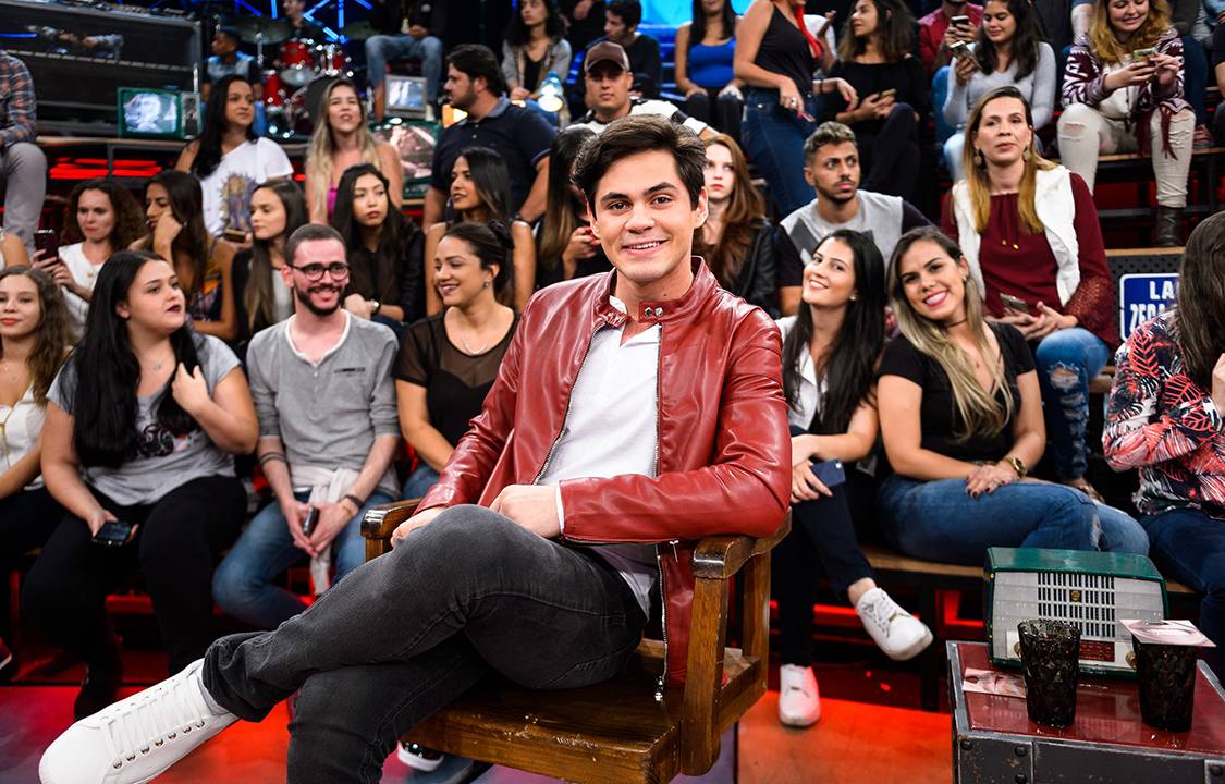 Lucas Veloso participa do Altas Horas