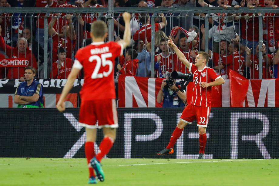 Joshua Kimmich comemora após marcar gol durante partida entre Bayern de Munique e Real Madrid - 25/04/2018