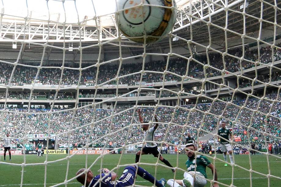 Rodriguinho, do Corinthians, abre o placar durante partida contra o Palmeiras, válida pela final do Campeonato Paulista - 08/04/2018