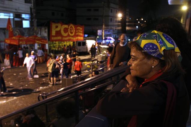 Apoiadores do ex-presidente Lula passam a noite em Sindicato dos Metalúrgicos do ABC