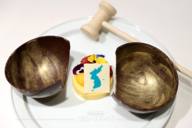 Mousse de manga, sobremesa que inclui uma fruta tropical como símbolo da energia de espírito dos dois países.