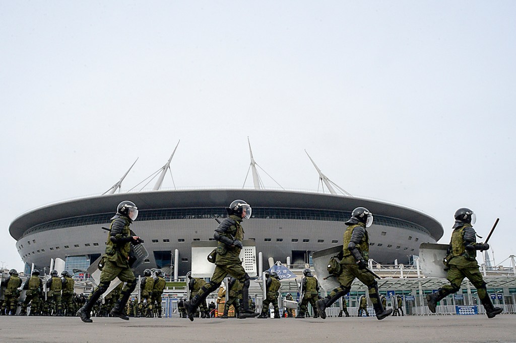 Polícia russa executa treinamento de segurança para a Copa do Mundo