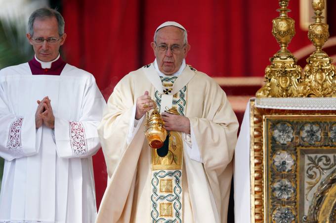 Papa Francisco celebra a missa de Páscoa, no Vaticano