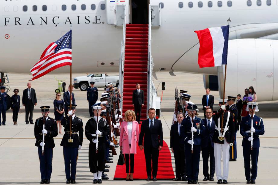 Presidente Francês Emmanuel Macron e sua esposa Brigitte Macron desembarcam em Maryland para encontro com Donald Trump presidente dos Estados Unidos - 23/04/2018