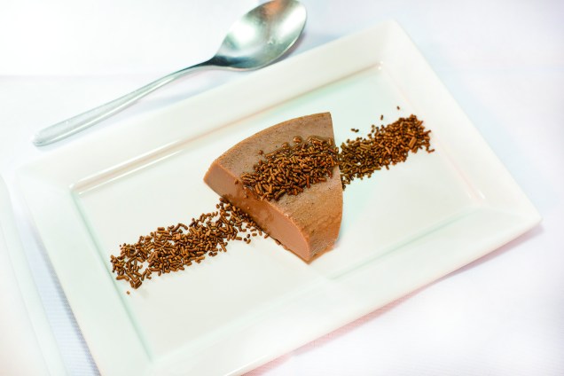 Sobremesa: Flan de Chocolate <i>(creme à base de chocolate assado em banho-maria, servido gelado com granulado de chocolate)</i>