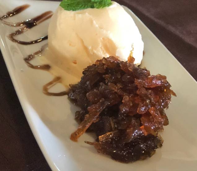 Sobremesa: Doce de furrundu com sorvete de creme Sobremesa: Doce de furrundu com sorvete de creme