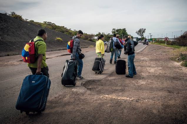 Rota de fuga -O Brasil recebe por dia uma média de 700 refugiados pela fronteira seca Rota de fuga -O Brasil recebe por dia uma média de 700 refugiados pela fronteira seca