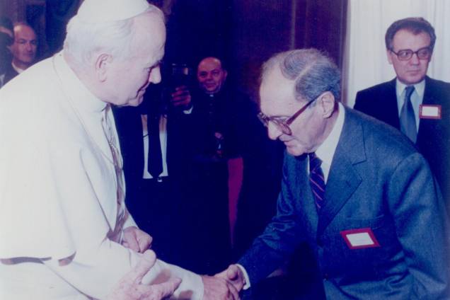 Prof. Zerrbini e Papa João Paulo II - déc de 1980