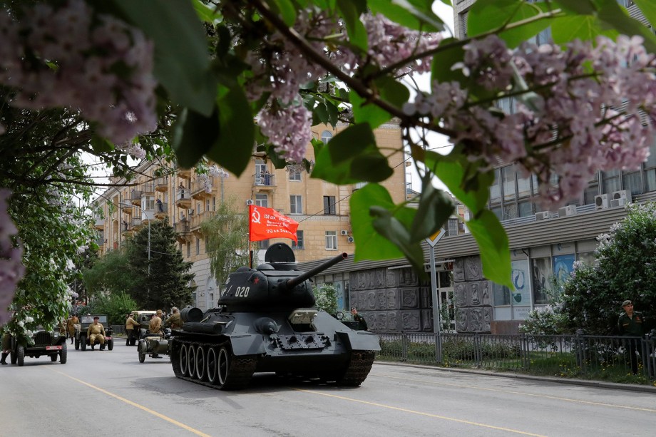 Tanque T-34 das forças soviéticas participa de marcha em comemoração do 73º aniversário da vitória russa contra o Nazismo na Segunda Guerra em Rostov-on-Don - 09/05/2018