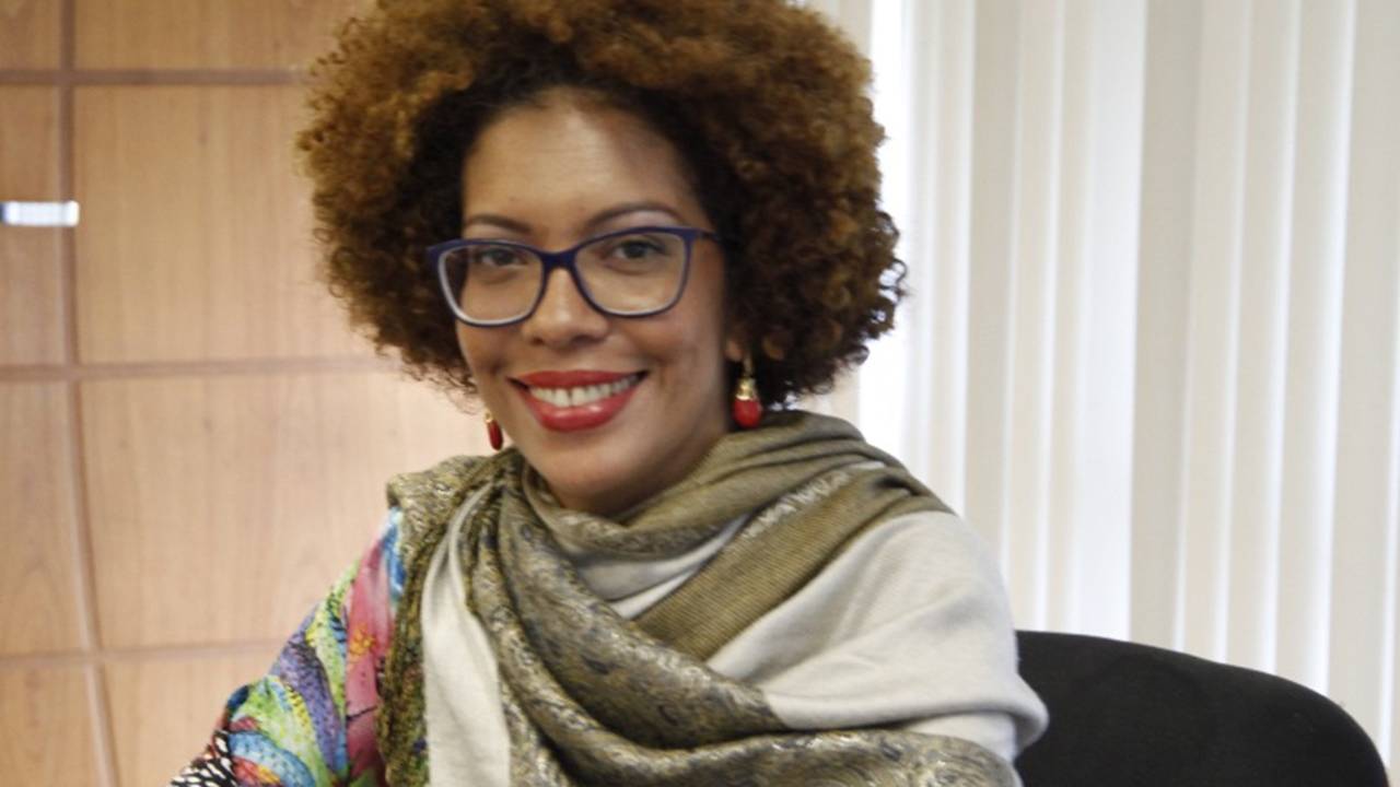 Angela Guimarães