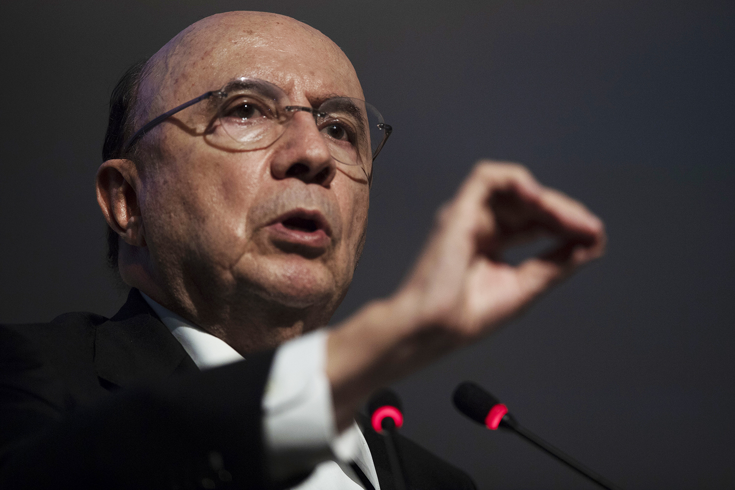 O pré-candidato à Presidência da República, Henrique Meirelles (MDB) , durante encontro da Frente Nacional de Prefeitos, no Teatro Popular Oscar Niemeyer, em Niterói (RJ) - 08/05/2018
