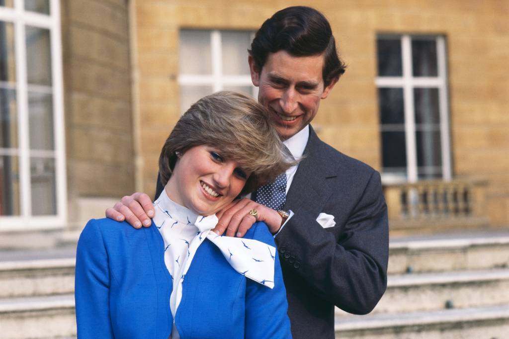 Príncipe Charles e Princesa Diana, posam para foto nos arredores do Palácio de Buckingham - 24/02/1981