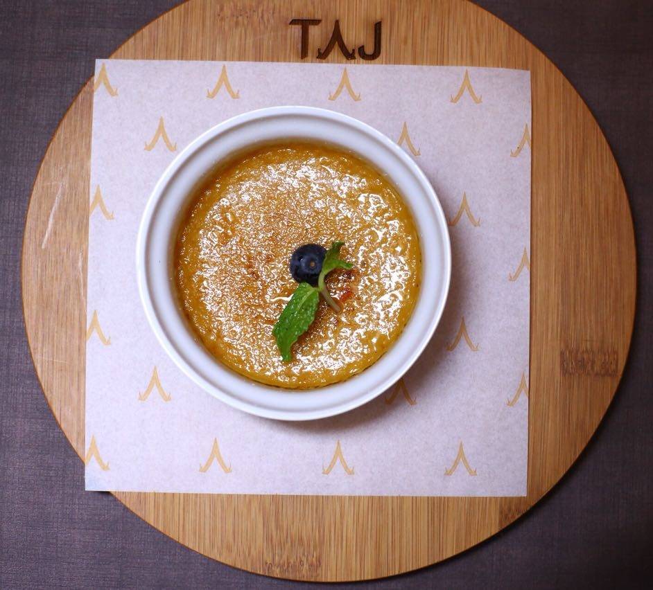 Taj Bar:&nbsp;Cr&egrave;me br&ucirc;l&eacute;e&nbsp; na sobremesa
