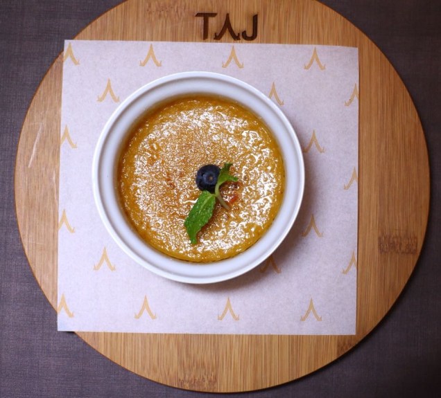 Taj Bar: Crème brûlée  na sobremesa