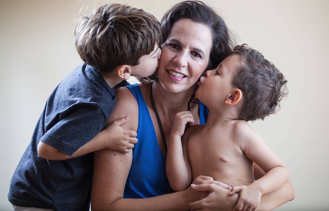 Giovanna Balogh com os filhos Bento e Vicente