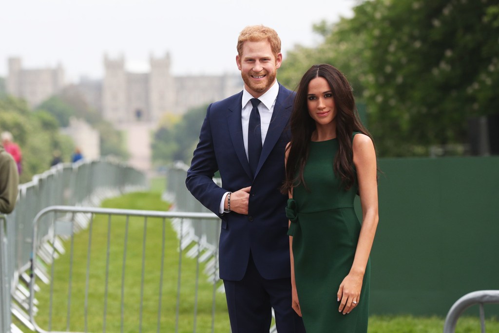 Estátuas de cera do príncipe Harry e da atriz Meghan Markle são levadas para Windsor - 16/05/2018