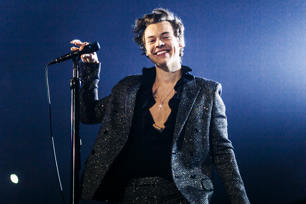 O cantor Harry Styles realiza apresentação no AccorHotels Arena, em Paris - 13/03/2018