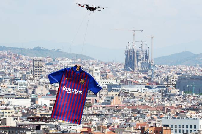 Barcelona apresenta novo uniforme
