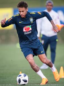 Neymar durante treino da Seleção Brasileira na Granja Comary, em Teresópolis (RJ) - 22/05/2018