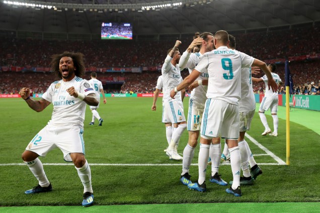 Jogadores do Real Madrid comemoram gol de Gareth Bale na vitória sobre o Liverpool em Kiev - 26/05/2018