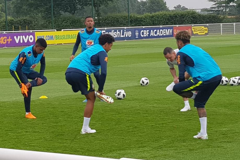 Seleção brasileira treina no CT do Tottenham