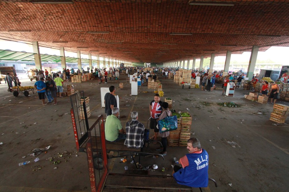 Movimentação no Ceasa-RJ de Irajá, Zona Norte do Rio de Janeiro, onde a greve dos caminhoneiros começa a afetar a distribuição de alimentos - 24/05/2018